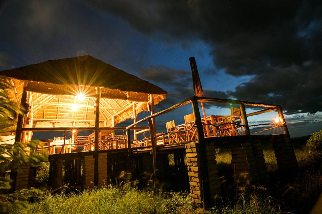 Hotel Kazinga Wilderness Safari Camp Kasese Esterno foto