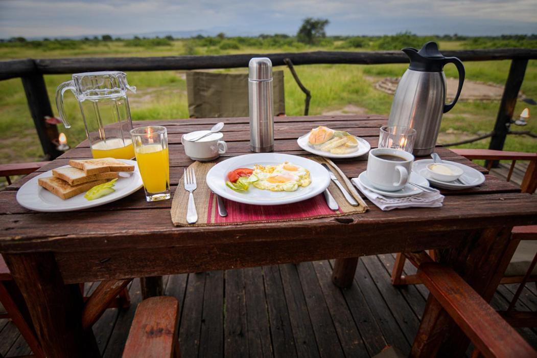Hotel Kazinga Wilderness Safari Camp Kasese Esterno foto