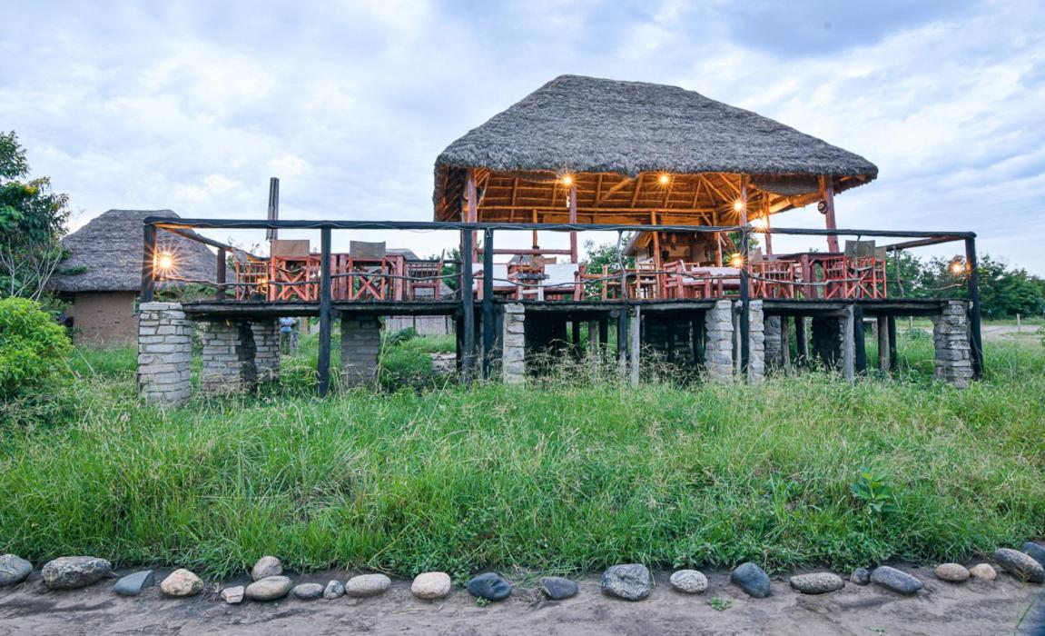 Hotel Kazinga Wilderness Safari Camp Kasese Esterno foto