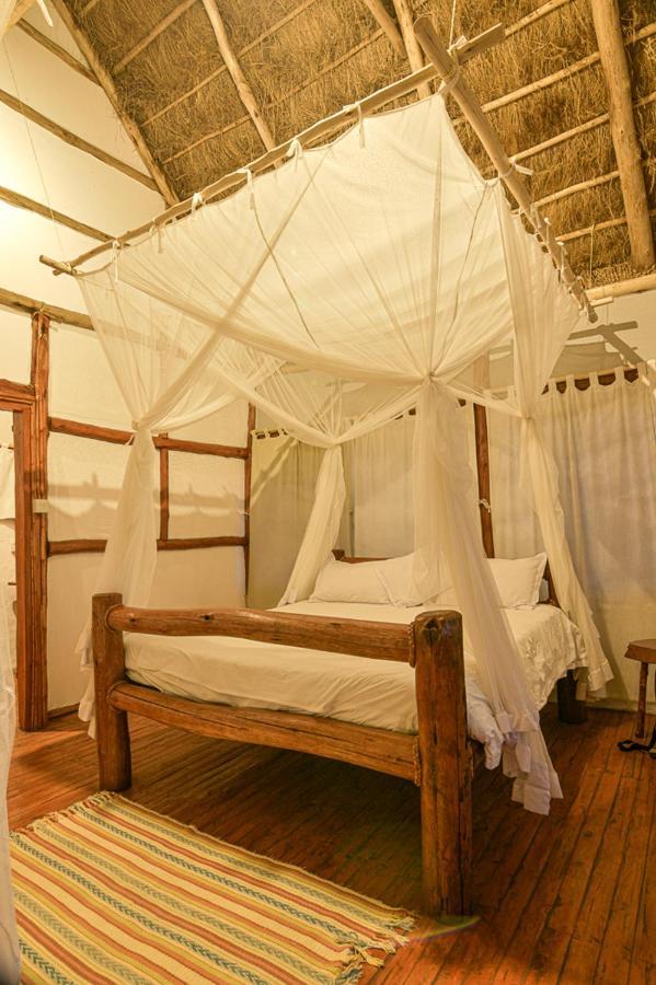 Hotel Kazinga Wilderness Safari Camp Kasese Esterno foto
