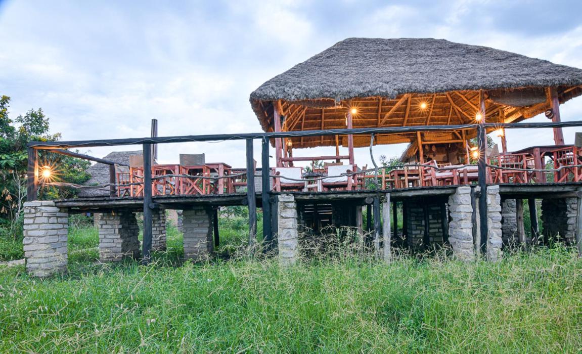 Hotel Kazinga Wilderness Safari Camp Kasese Esterno foto