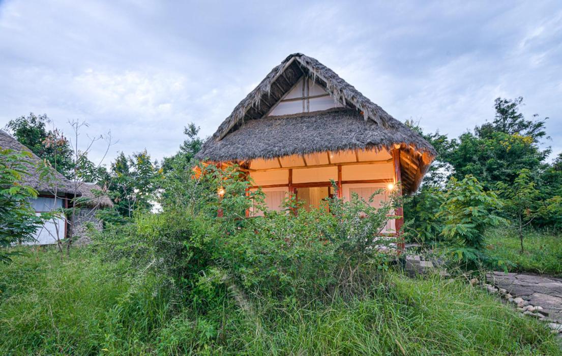 Hotel Kazinga Wilderness Safari Camp Kasese Esterno foto