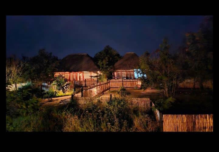 Hotel Kazinga Wilderness Safari Camp Kasese Esterno foto